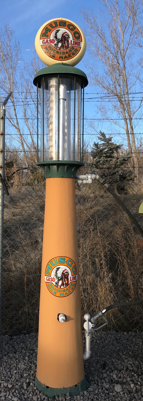 Wayne model 615 Visible gas pump
